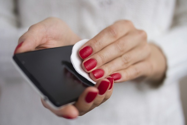 cleaning-phone
